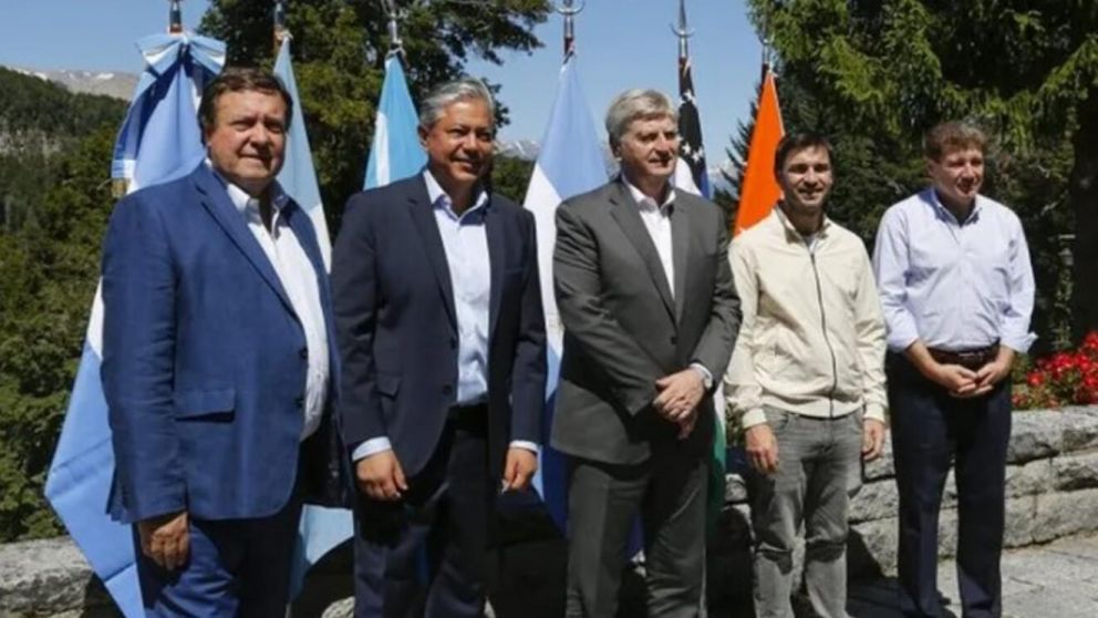 Cinco de los seis gobernadores patagónicos estuvieron presentes en la reunión (Twitter).