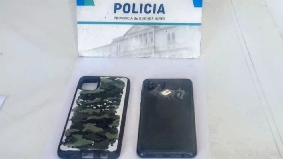 Los teléfonos que se le secuestraron a los menores para ser peritados.