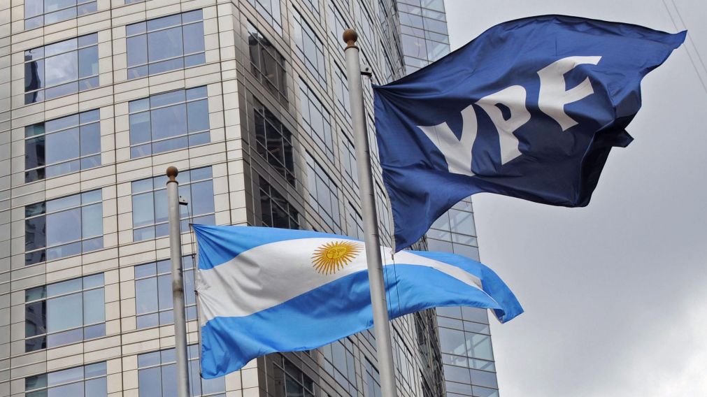La estatizaci�n del paquete mayoritario de la petrolera desat� un conflicto legal en los Estados Unidos.