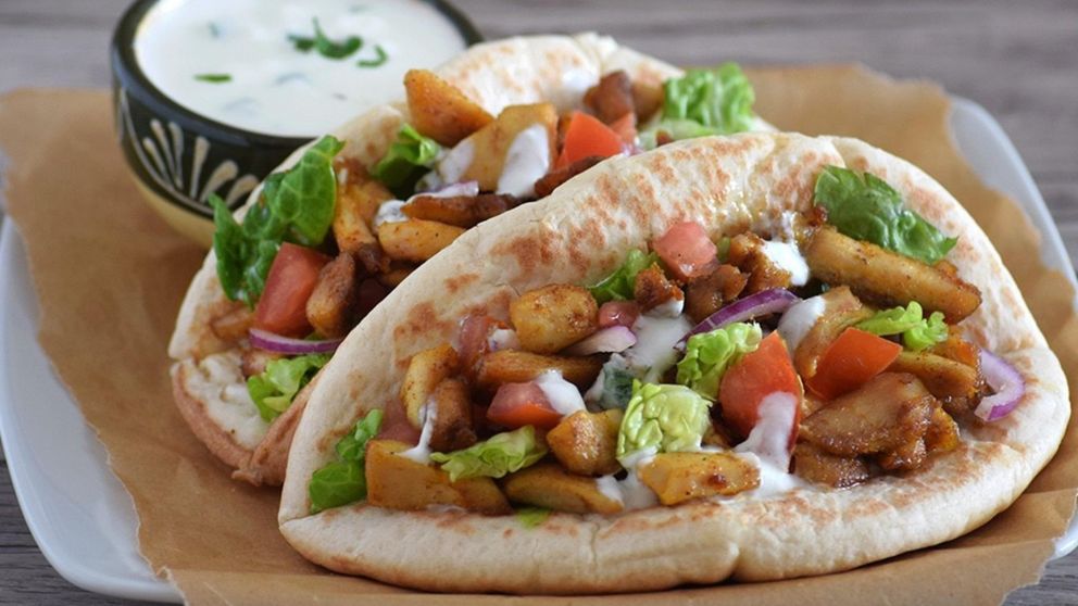 Cómo preparar un delicioso shawarma de pollo casero.