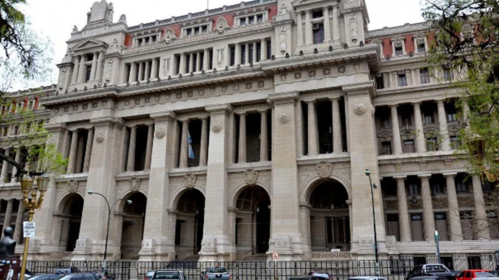 Los abogados de la Procuraci�n del Tesoro de la Naci�n presentaron un informe en Trubunales.