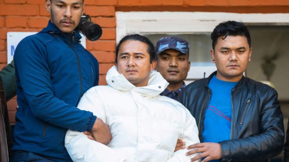 El polémico líder espiritual nepalí conocido como “Buddha Boy” fue detenido.