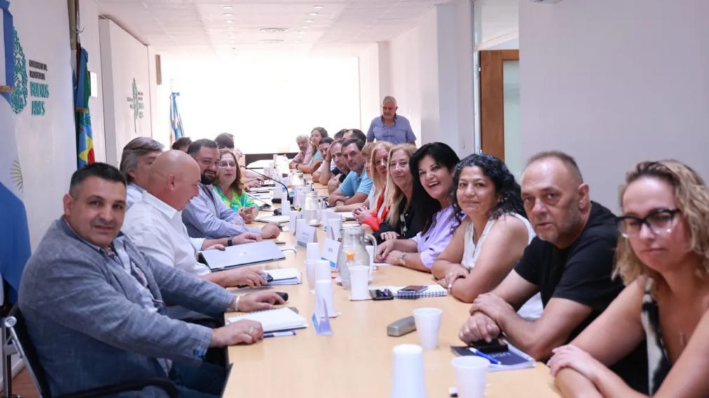 Los gremios docentes consideraron que existe "una imperiosa necesidad de alcanzar un incremento salarial para los docentes".