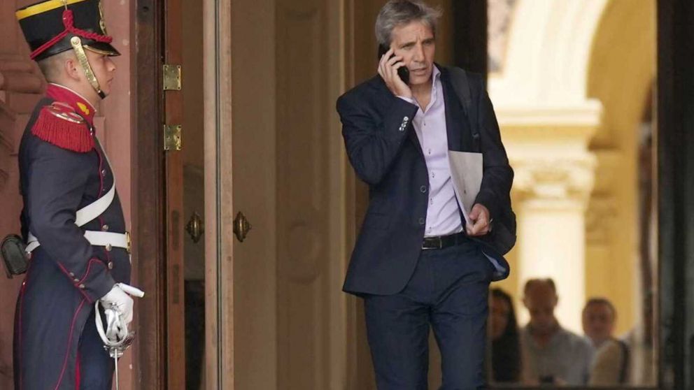 Reunión con la misión del FMI en Casa Rosada durante una hora y media.