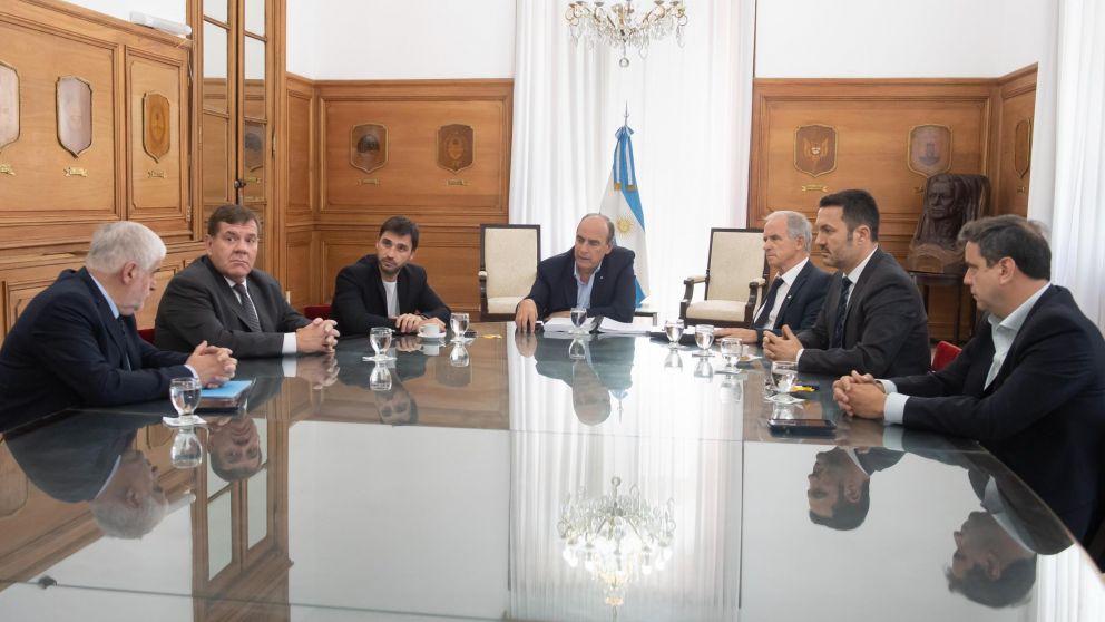 La reunión fue encabezada por el ministro del Interior, Guillermo Francos, y de Defensa, Luis Petri.