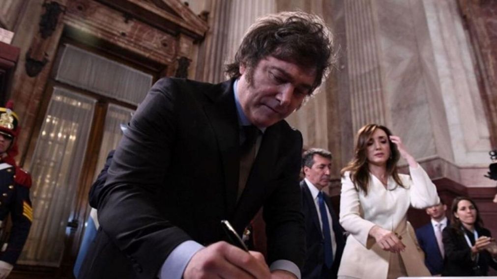 La justicia Federal de Lomas abrió feria por un amparo contra el DNU de Javier Milei.