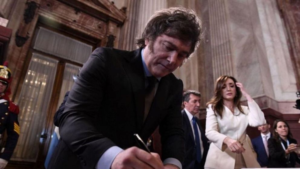 Con el fallo, el decreto que firmó Javier Milei corre mayor riesgo de ser declarado inconstitucional.