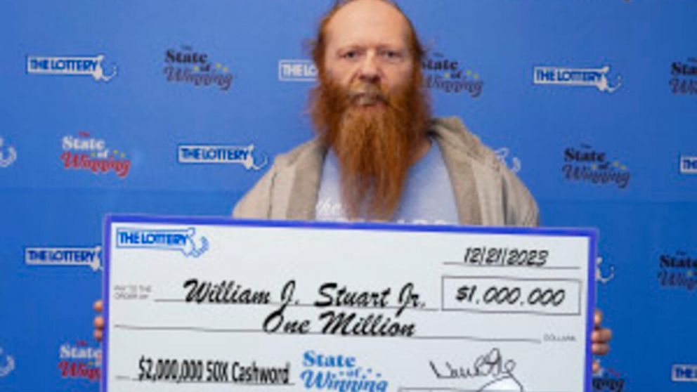 William J. Stuart Jr. y su mujer se ganaron un millón de dólares en la lotería (Twitter).