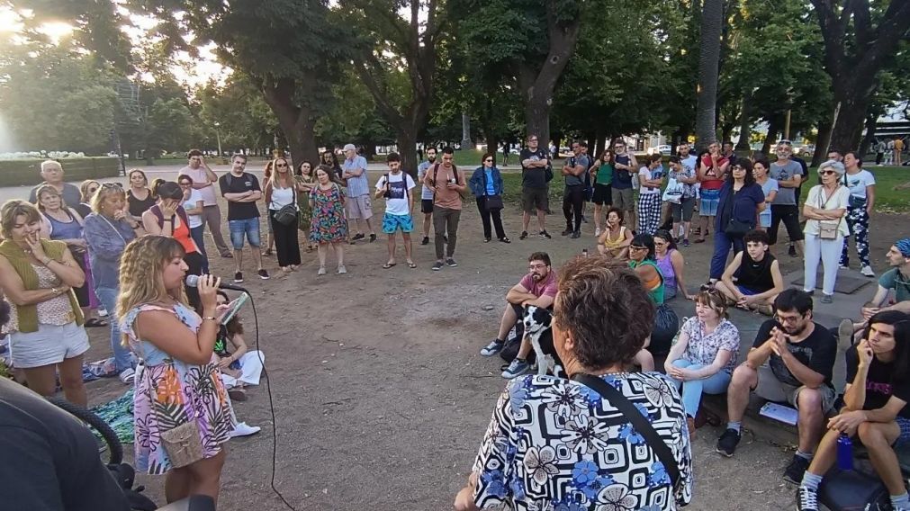 Vecinos autoconvocados de Tandil organizan un "Festival de Necesidad y Urgencia" por el decreto del gobierno nacional (Facebook/TandilResiste).