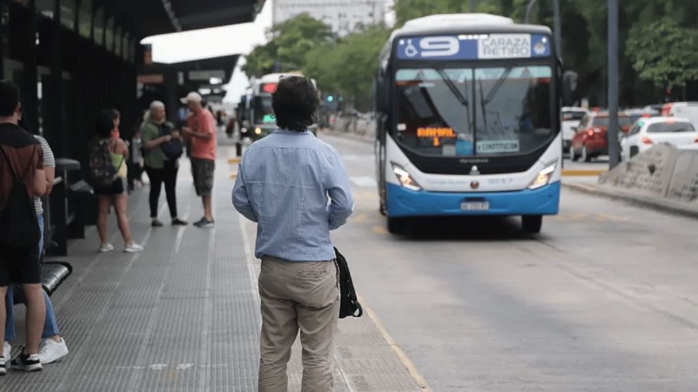Las tarifas de transporte p�blico van a aumentar todos los meses con la inflaci�n.