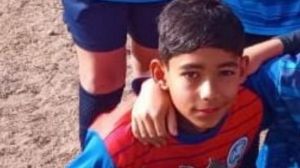El niño fue despedido por la cuenta del club donde jugaba al futbol.