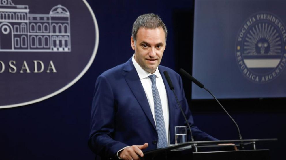 Manuel Adorni en conferencia de prensa (Presidencia).