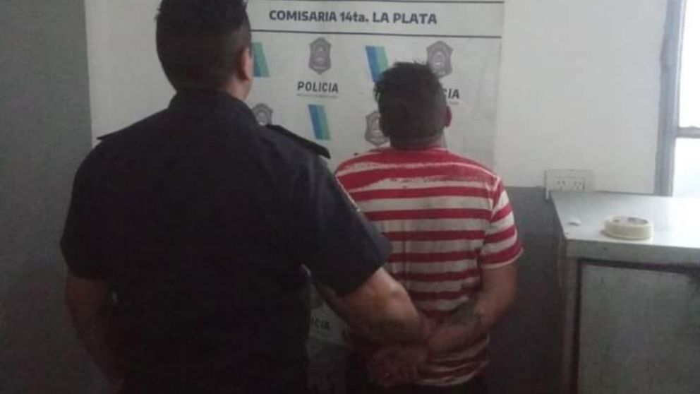 El supuesto asesino fue identificado por testigos y detenido.