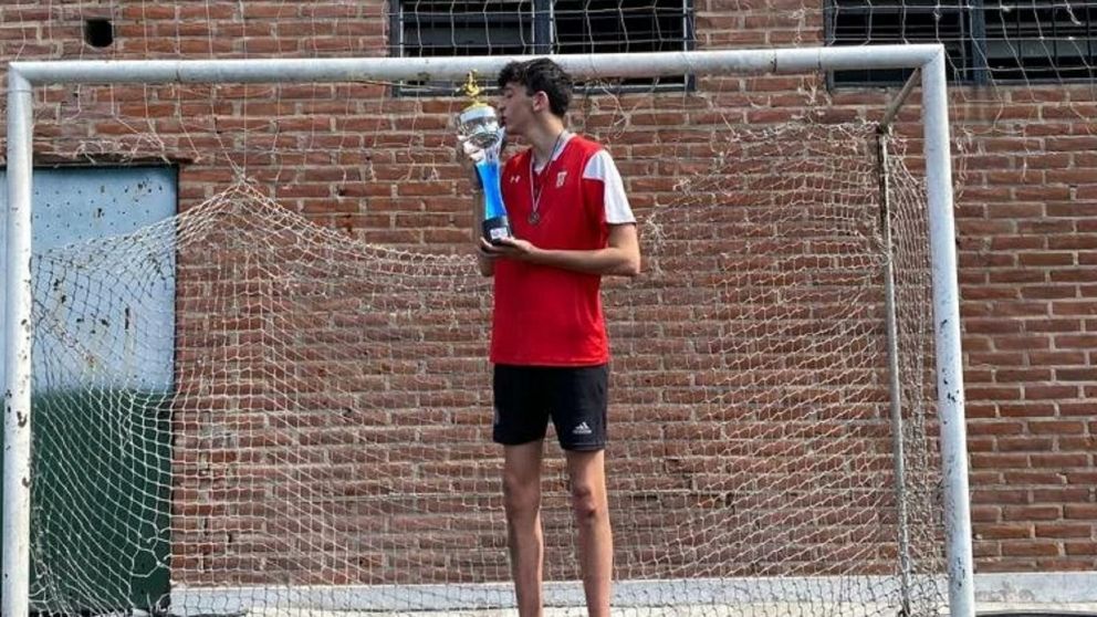 El joven decidió contar todos los problemas que enfrenta por su alta y soprendió a todos por la cantidad de dificultades.