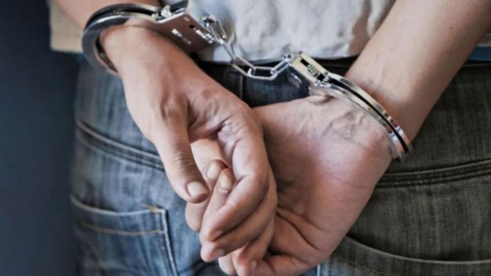 El individuo, de 34 años, resultó capturado por los investigadores policiales.