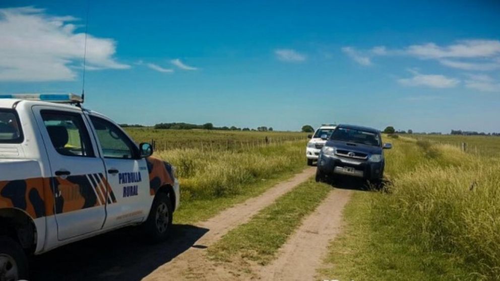Miembros del Comando de Prevención Rural buscan intensamente al individuo.