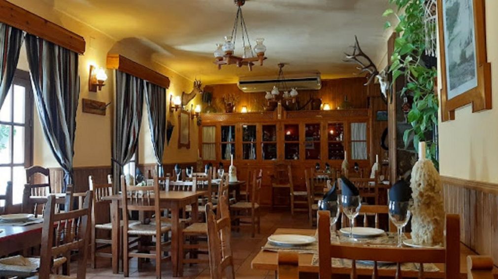 Quiso reservar una mesa para Año Nuevo en un restaurante en Bariloche y le pasaron una tarifa en dólares que espantó a todos