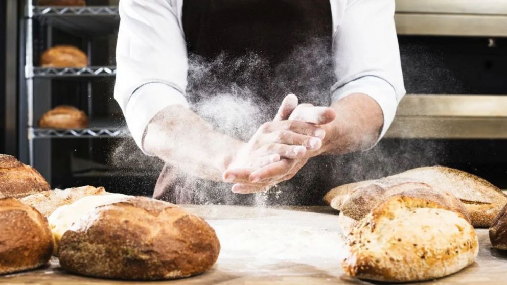 Nena de 10 a�os fue a comprar pan y denunci� que el panadero la manose� e intent� sobornarla con "palmeritas" para que no lo delate.