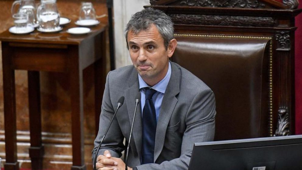 El presidente de la Cámara baja defendió el DNU.