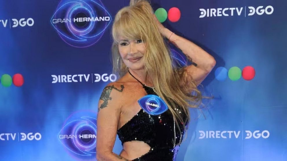 Isabel de Gran Hermano contó que la espiaron desnuda del otro lado de los espejos y causó revuelo dentro y fuera de la casa.