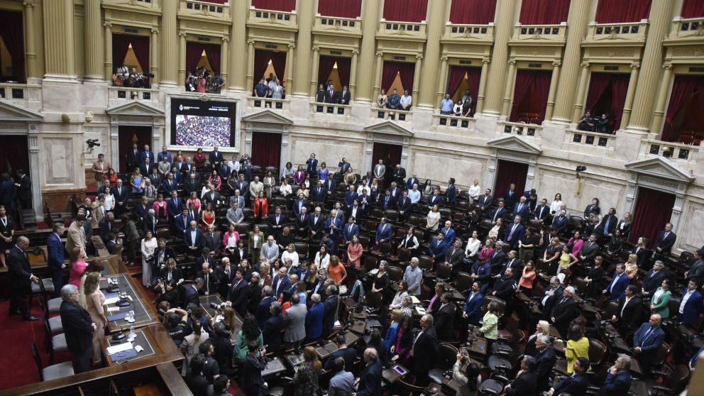 Javier Milei hizo el llamado a sesiones extraordinarias con 11 temas a tratar por los legisladores.