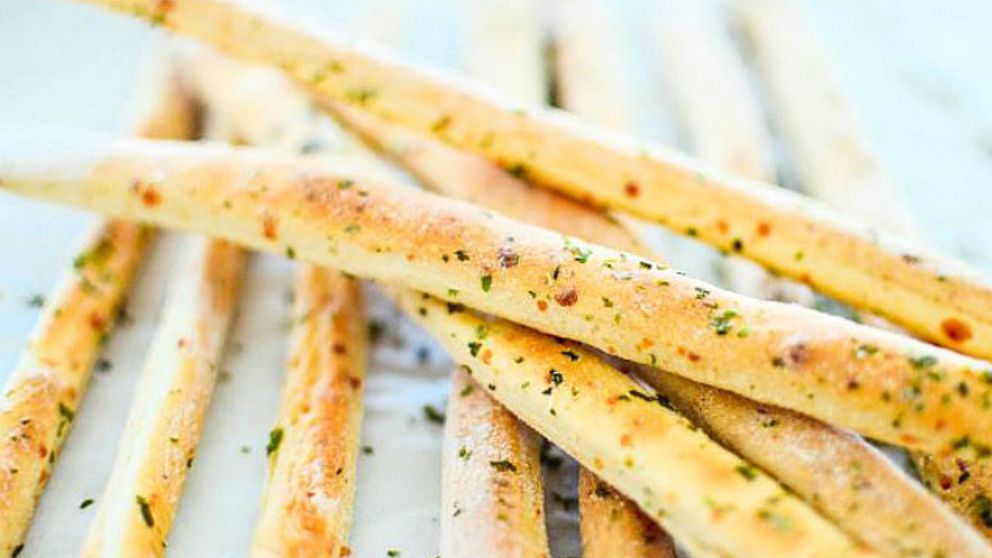 Grisines de orégano: Una receta fácil, económica y deliciosa para acompañar las sobras de Navidad (Imagen ilustrativa)
