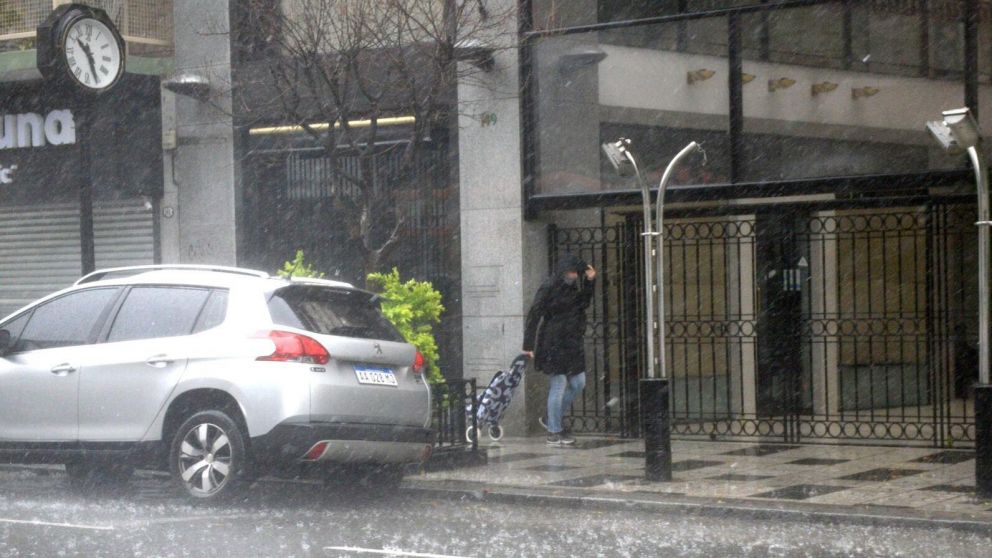 Mucha atención: alerta meteorológica naranja por intensas ráfagas de viento y actividad eléctrica, ¿qué dice el pronóstico?