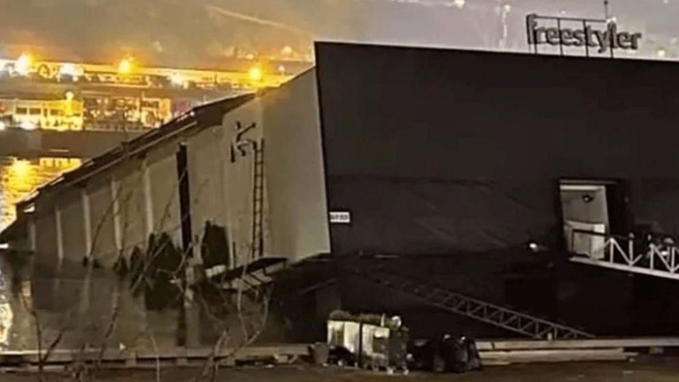 Un barco se hundió en Belgrado con más de 100 personas a bordo.