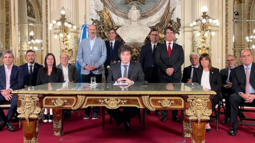 Javier Milei anunció un decreto para desregular la economía.