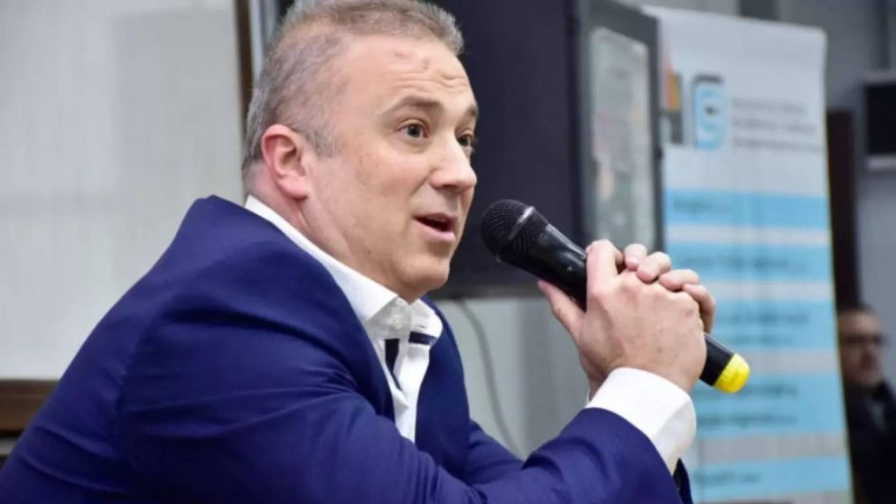 Constitucionalista hizo presentación contra DNU de Javier Milei y denunció que viola división de poderes.
