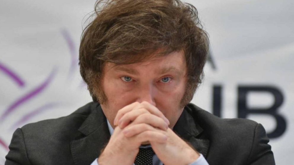 Javier Milei optó por una "ley ómnibus": el paquete llegará al Congreso la semana próxima y hoy llamaría a extraordinarias.