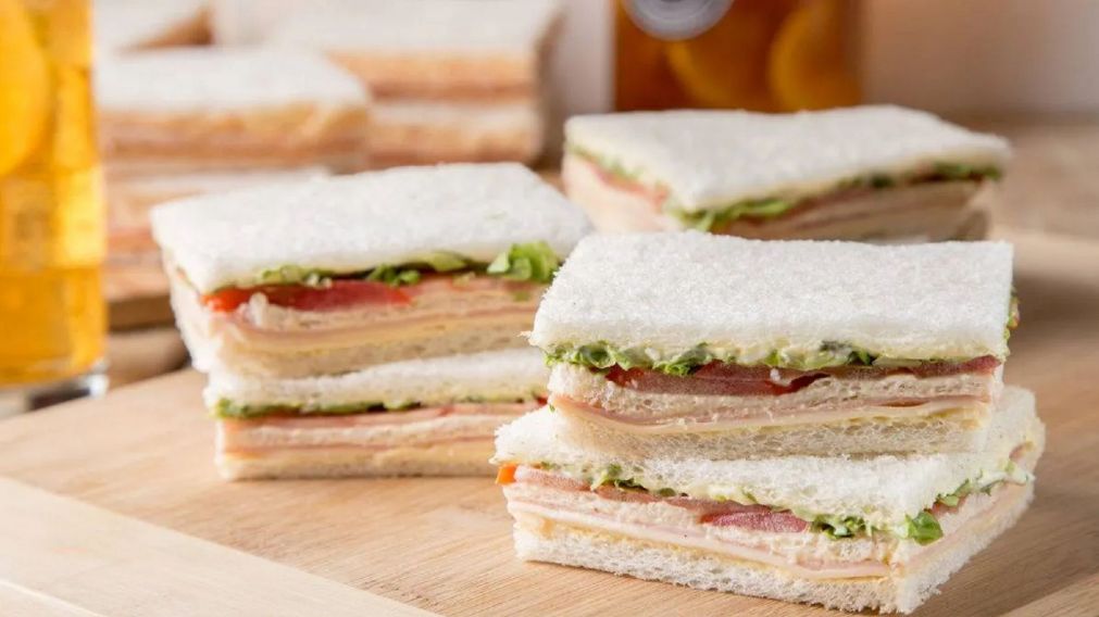 Mirá cómo trasformar el clásico vitel toné en unos exquisitos sándwiches de miga.