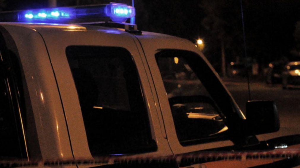 Los efectivos policiales buscan a otro cómplice del robo.