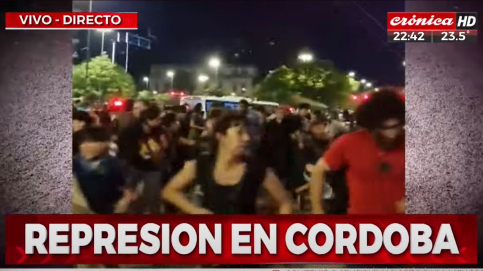 Momentos de tensi�n en las calles de la ciudad de C�rdoba.