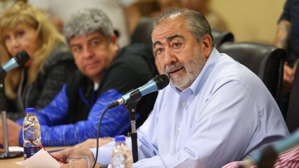 DNU de Javier Milei: la CGT llamaría a movilización el miércoles