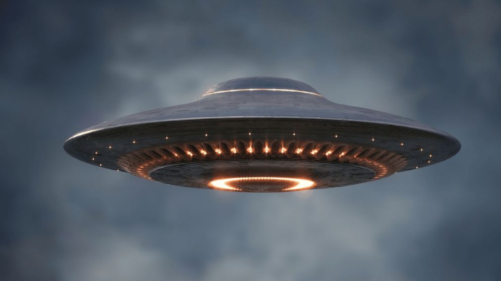 Viajero en el tiempo hizo terrible predicción para la Tierra: "OVNI con un alien agresivo"
