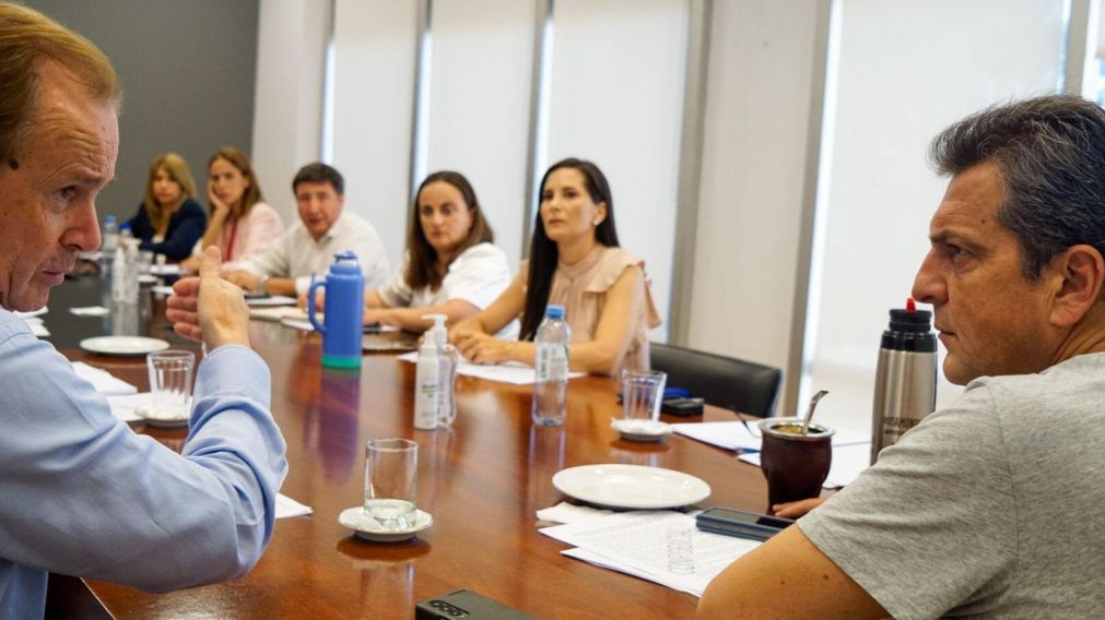 Sergio Massa y legisladores analizaron las "consecuencias del impuestazo y el DNU".