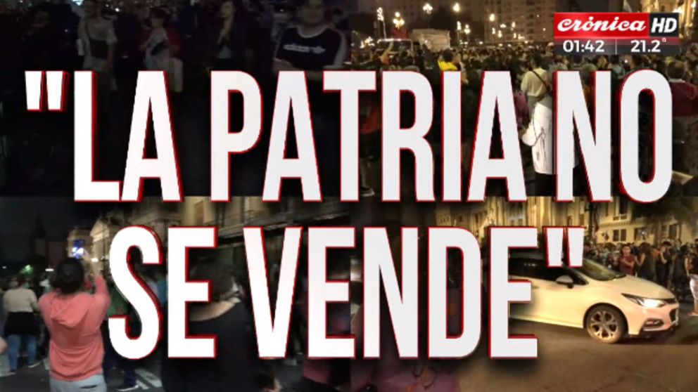 DNU y cacerolazo: el pueblo le contesta a Javier Milei