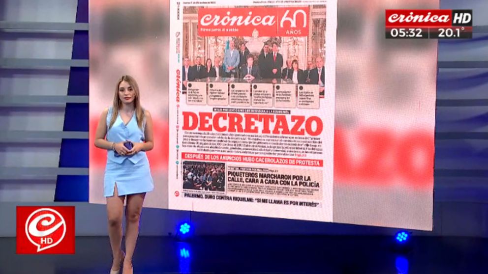 "Decretazo" en la tapa del Diario Crónica: Milei presentó el DNU que desregula la economía y la gente salió a protestar