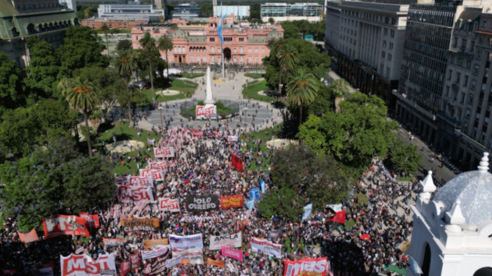 Así fue la convocatoria de las agrupaciones sociales en Plaza de Mayo.