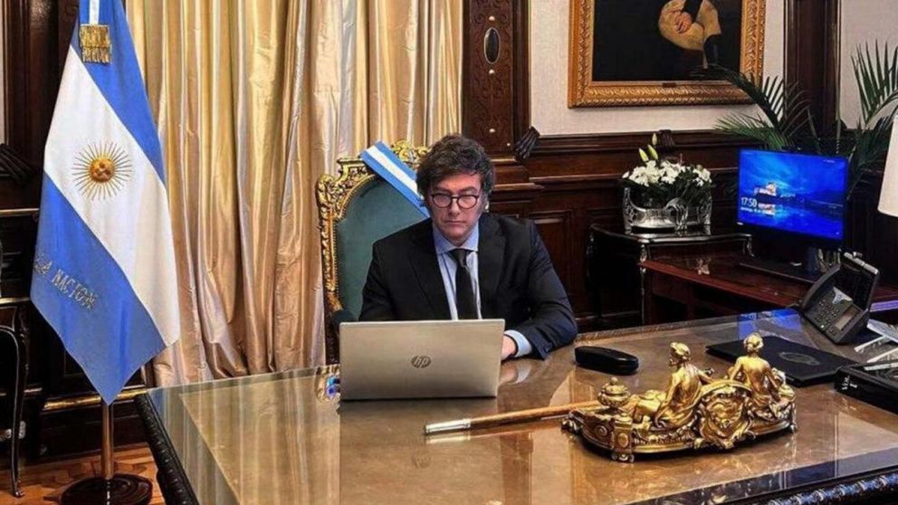 El presidente Javier Milei tenía prevista una cadena nacional para este mediodía.