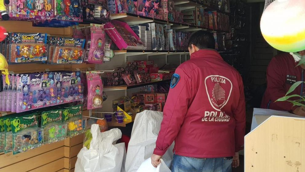 Los operativos tuvieron lugar en una veintena de locales de juguetes en CABA.