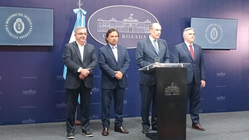 Javier Milei se reunió por dos horas y media con los gobernadores, definieron Ganancias, luego hizo declaraciones Guillermo Francos.