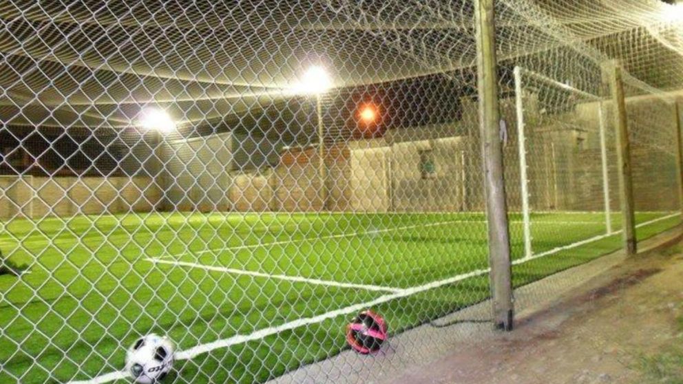 El fútbol 5, otros de los "gustitos" que muchos jóvenes dejaron de lado.