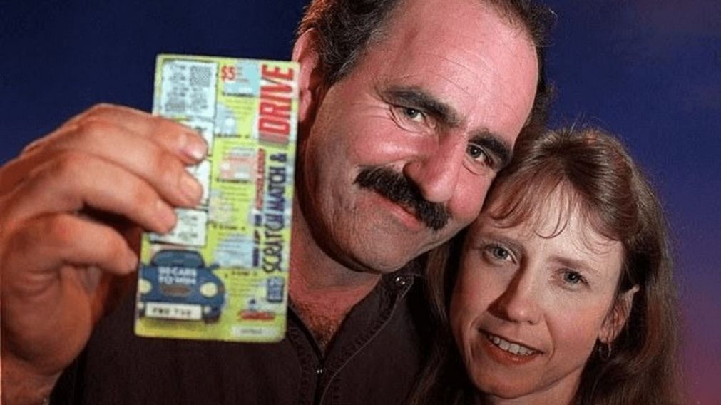 Bill Morgan junto a su esposa, luego de haber vencido a la muerte dos veces y, posteriormente, haber ganado la lotería en dos ocasiones.