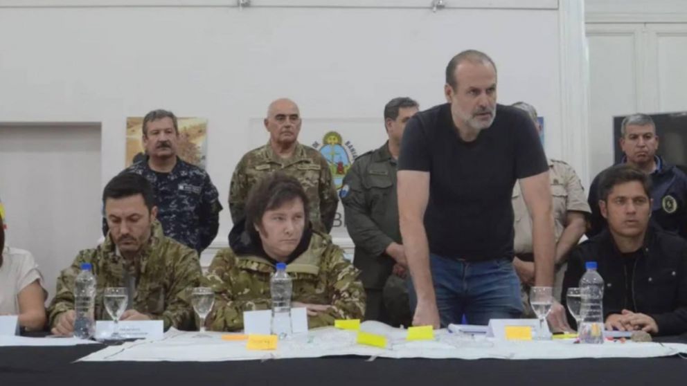 Javier Milei en Bahía Blanca: "Estoy confiado que ustedes van a lograr resolver esta situación de la mejor manera posible con los recursos existentes".