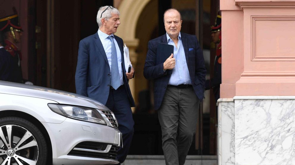 Guillermo Ferraro, Ministro de infraestructura, en Casa de Gobierno, junto a Mariano Cúneo Libarona, Ministro de Justicia.
