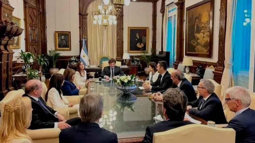 Javier Milei comenzó la reunión con sus ministros en Casa Rosada (Archivo).