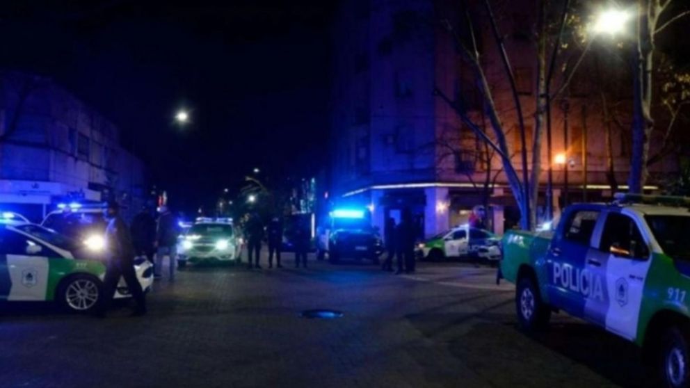 Los efectivos buscan detener a los responsables del robo y asesinato.