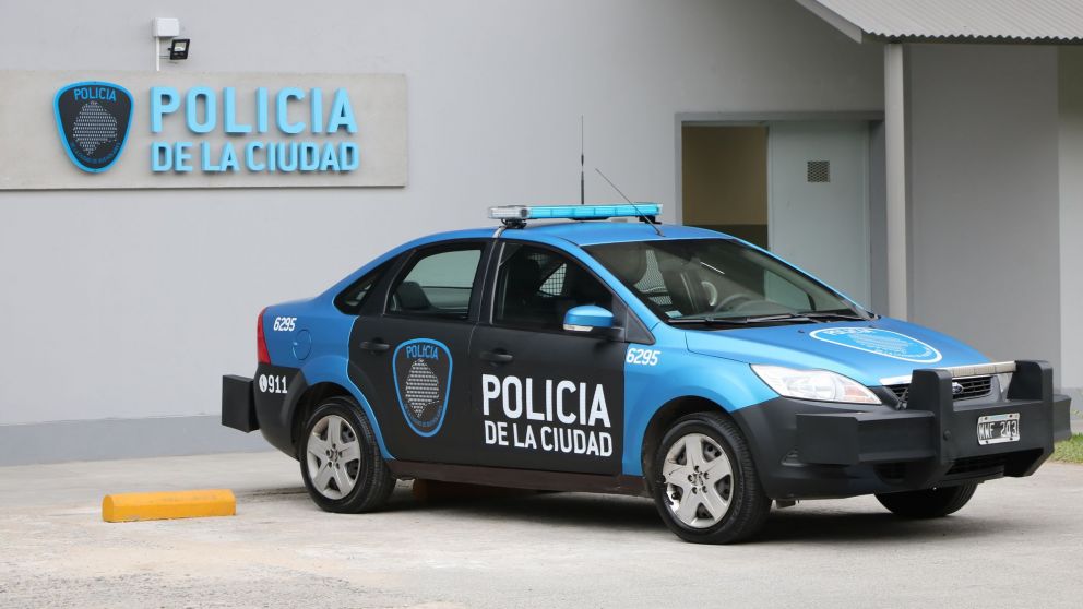 La policía llegó al lugar tras una denuncia de amenazas.